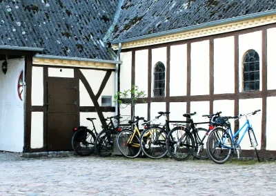 Cykler parkeret udendørs